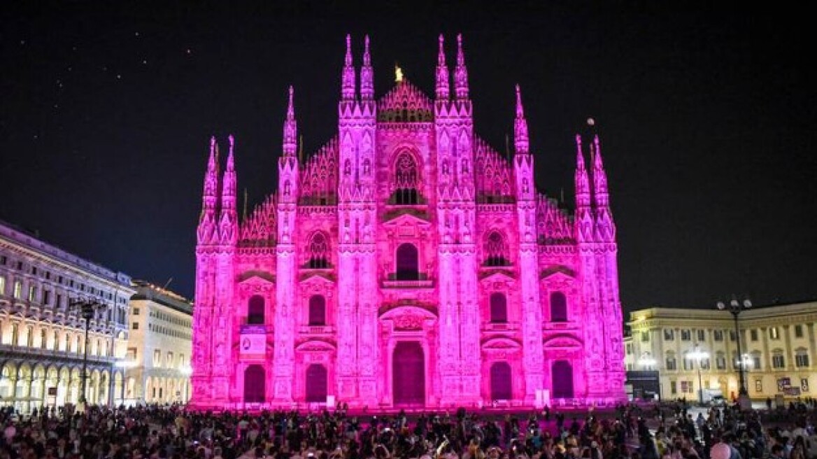Ιταλία: Το Ντουόμο του Μιλάνου «ντύθηκε» στα ροζ για τη μάχη κατά του καρκίνου